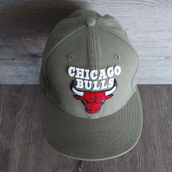 Ultra Game NBA Chicago Bulls Mens Snapback Hat Olive Green Cap - Picture 2 of 6